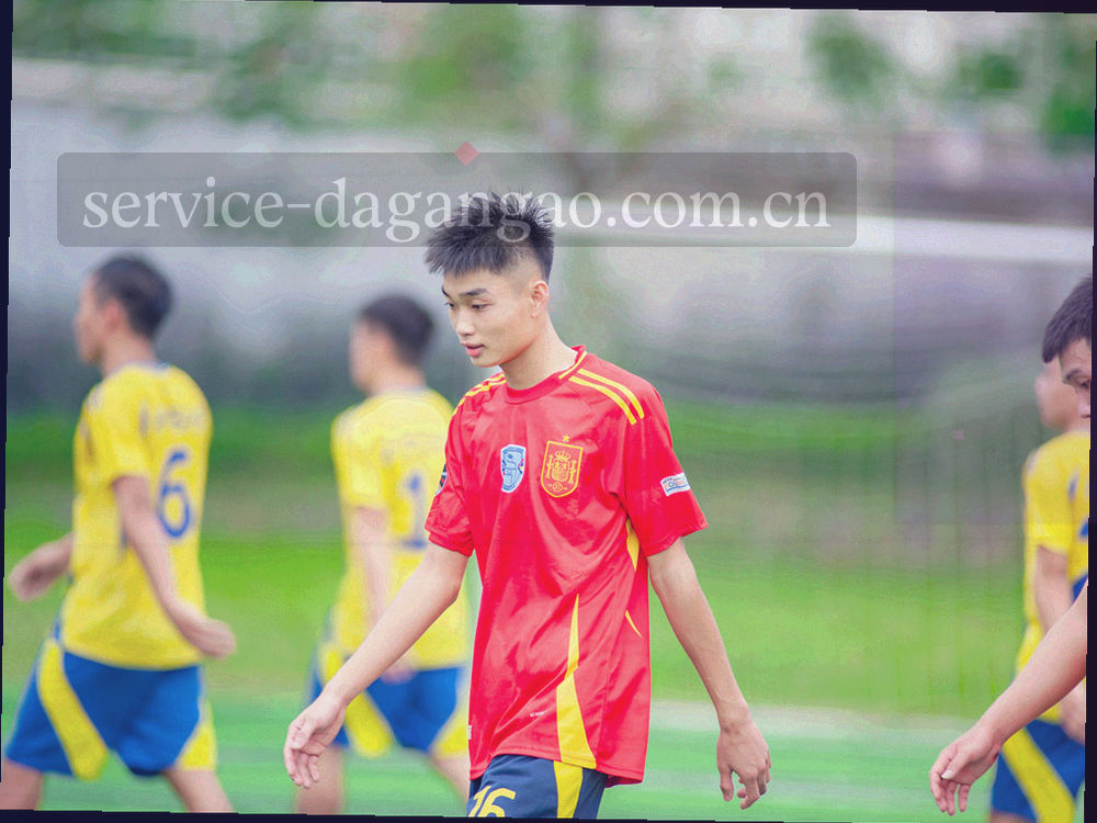 雾化设备与防护装备陈列在明亮空间中，画面不含可识别人物面部